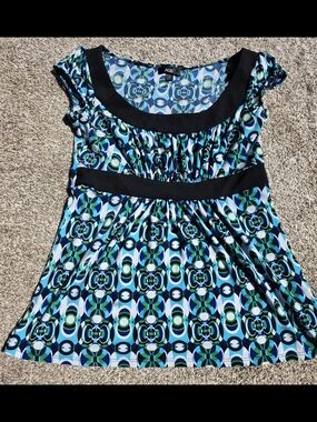 AGB Blue Green Geometric Scoop-Neck Blouse with Black Trim